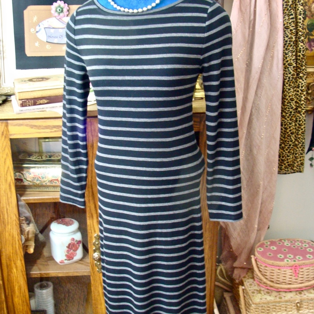 🌺BCBG MAX AZRIA Long Sleeve Midi Dress